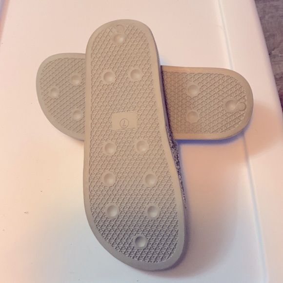 New Just Be… Silver sparkle slides comfort sole with slight arch support size 7 - Picture 4 of 6